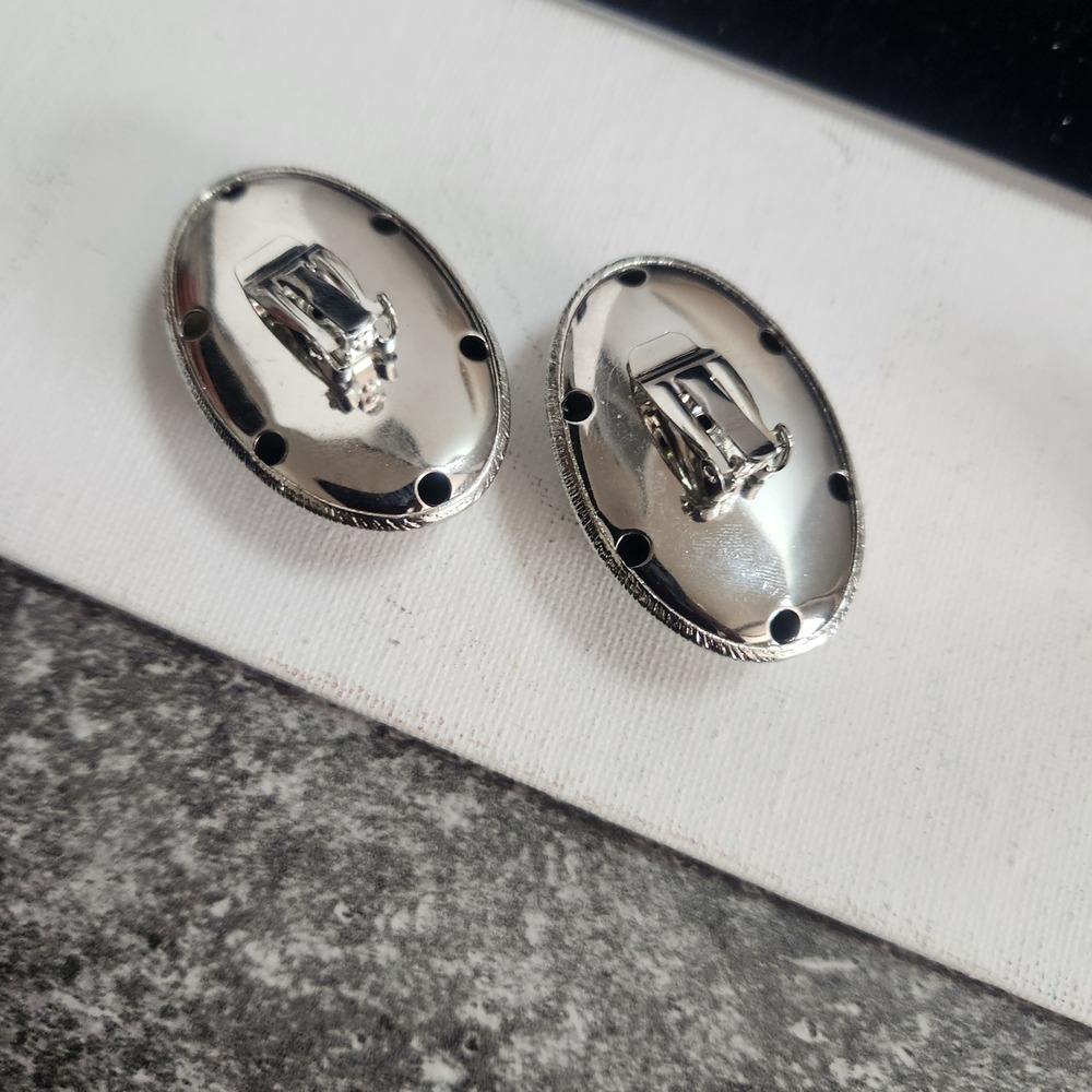 Vintage Silver Tone Textured Oval Dome Clip On Earrings Ribbed Statement Retro - Picture 7 of 12